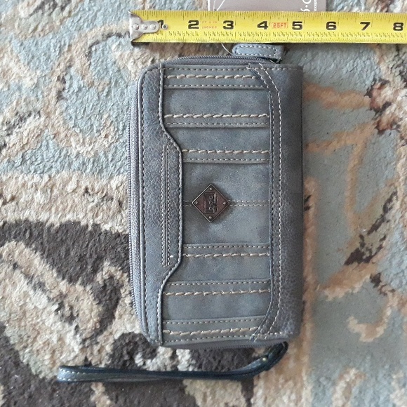 *Host Pick*b.o.c pretty wristlet - Picture 15 of 16